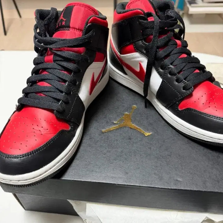 [BUNJANG] Nike Air Jordan 1 Mid Black/Red Sneakers / 나이키 에어 조던 1 미드 블랙/레드