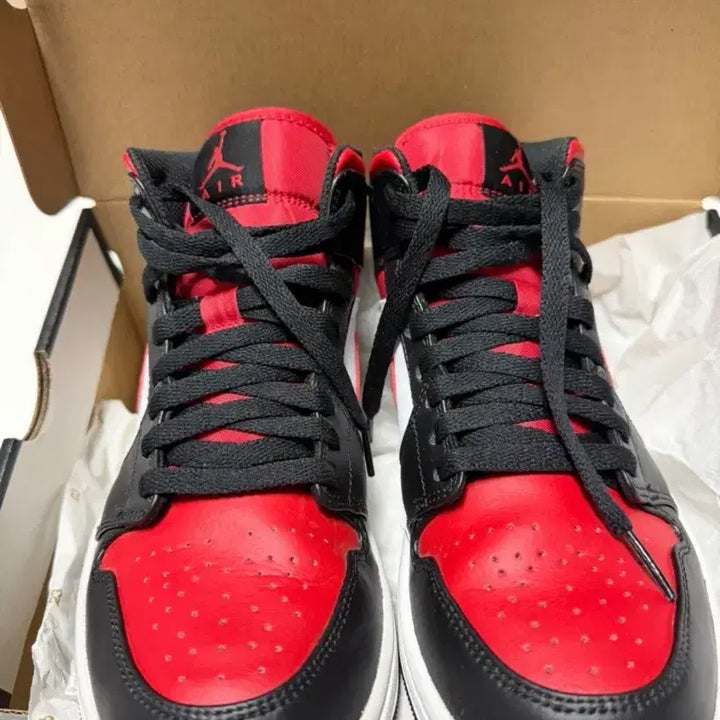[BUNJANG] Nike Air Jordan 1 Mid Black/Red Sneakers / 나이키 에어 조던 1 미드 블랙/레드