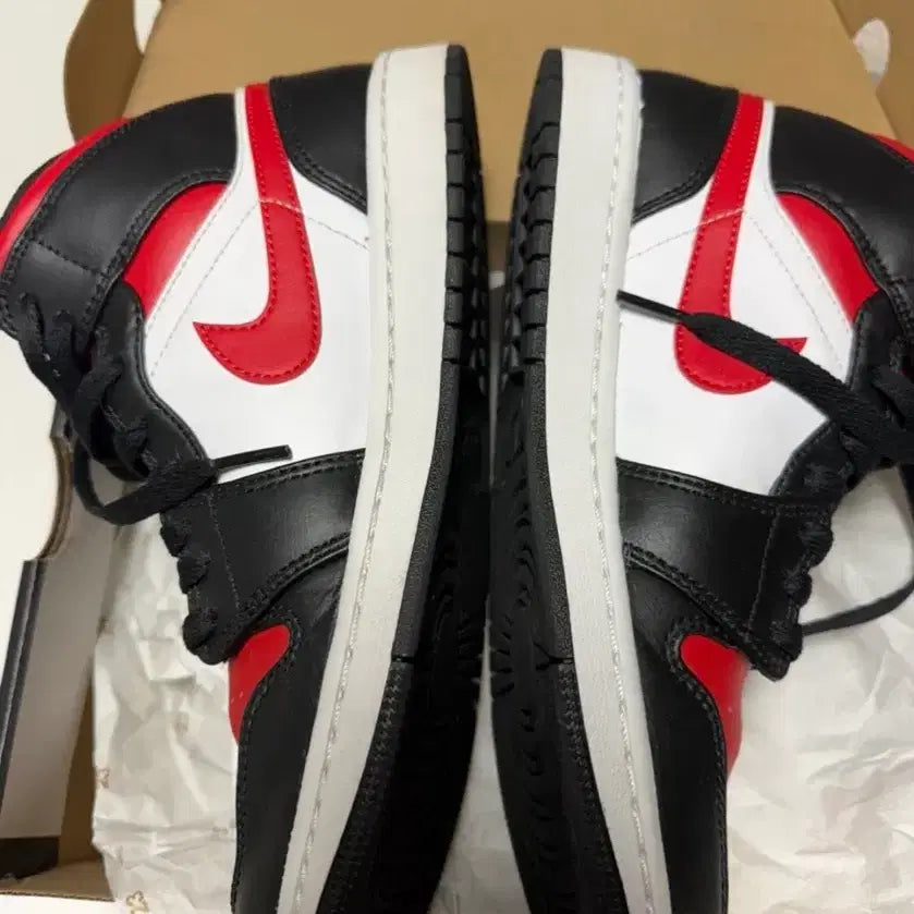 [BUNJANG] Nike Air Jordan 1 Mid Black/Red Sneakers / 나이키 에어 조던 1 미드 블랙/레드