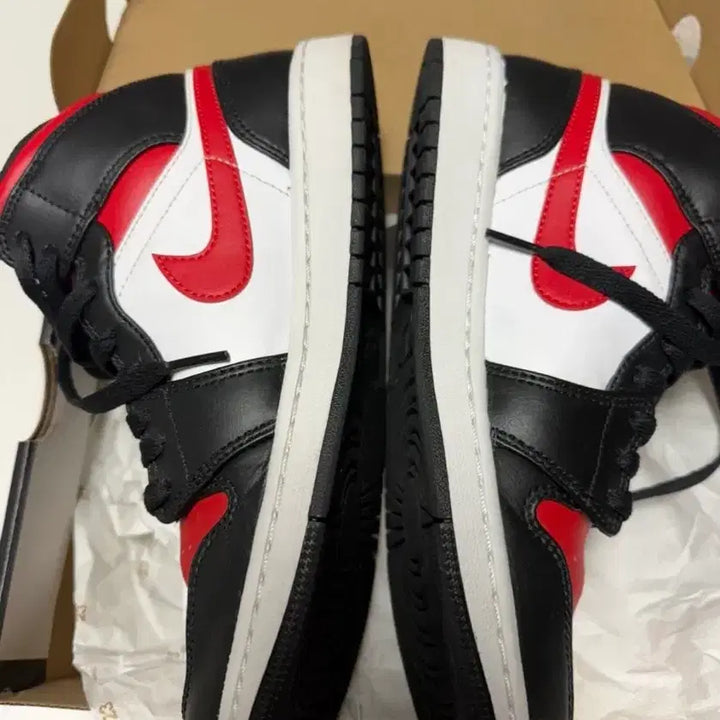 [BUNJANG] Nike Air Jordan 1 Mid Black/Red Sneakers / 나이키 에어 조던 1 미드 블랙/레드