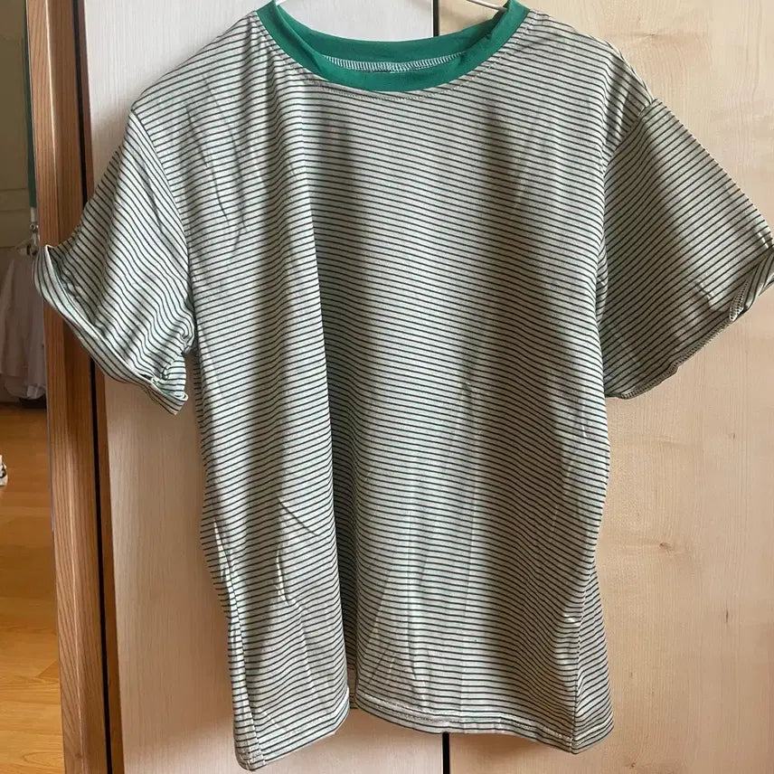 [BUNJANG] Green Striped Short-Sleeved T-Shirt / 그린 스트라이프 반팔 티셔츠