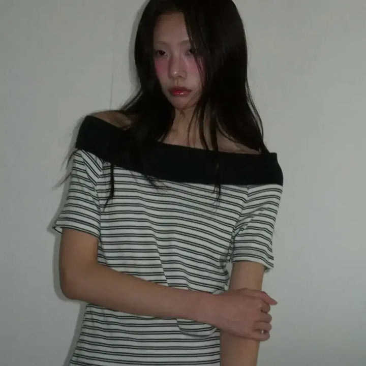 [BUNJANG] Rense Striped Off-Shoulder T-Shirt / 렌세 rense 스트라이프 오프숄더 티셔츠(새제품)