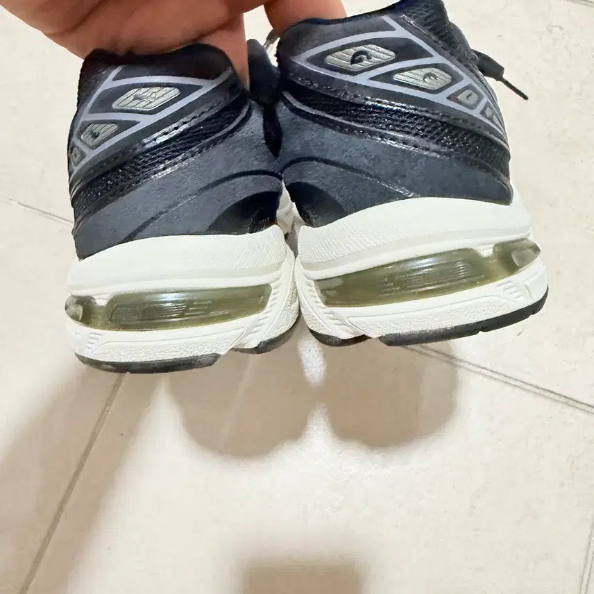 [BUNJANG] Asics Gel 1130 Black Metropolis Sneakers 240 / 아식스 젤 1130 블랙 메트로폴리스 운동화 240