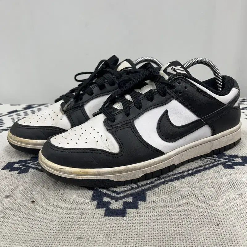 [BUNJANG] Nike Dunk Low Panda Sneakers 240 / 나이키 덩크 로우 범고래 스니커즈 240 X00262