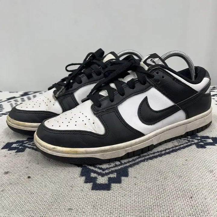 [BUNJANG] Nike Dunk Low Panda Sneakers 240 / 나이키 덩크 로우 범고래 스니커즈 240 X00262