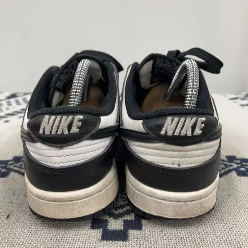 [BUNJANG] Nike Dunk Low Panda Sneakers 240 / 나이키 덩크 로우 범고래 스니커즈 240 X00262