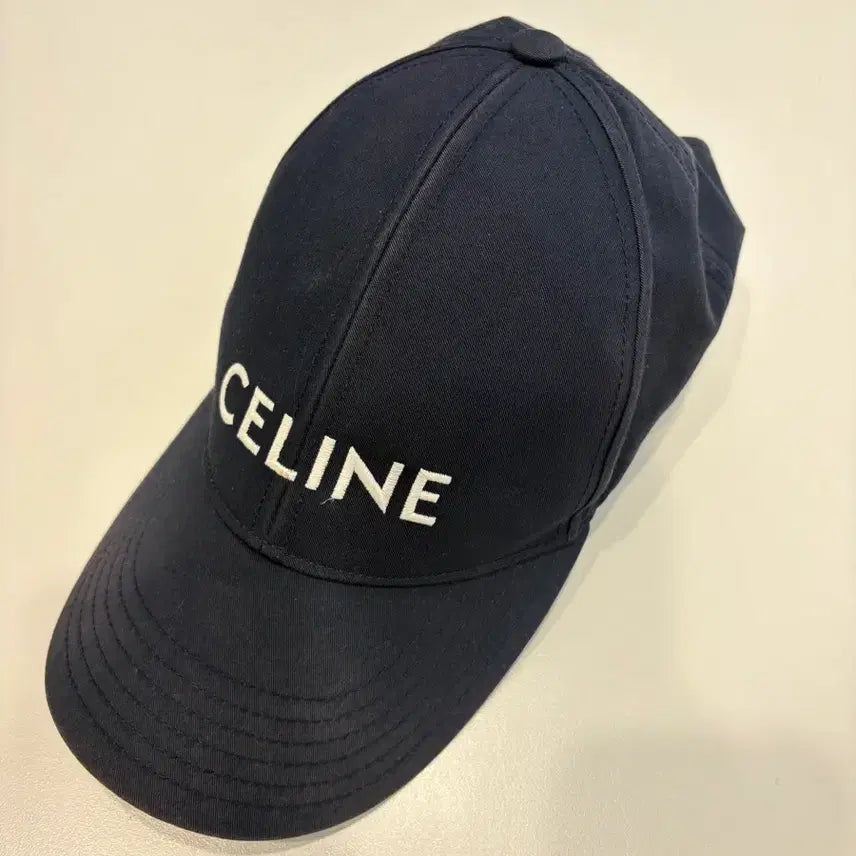 [SOLD OUT] 셀린느 볼캡 네이비 S사이즈 판매합니다