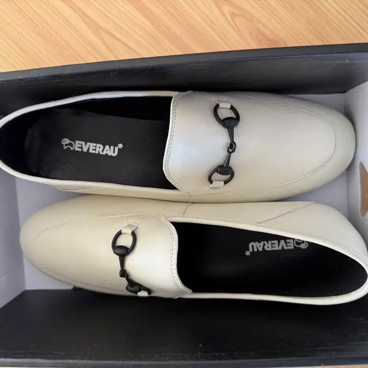 [BUNJANG] EVERAU Layla EA7005 White Loafers / 여성용 EVERAU Layla EA7005 화이트 로퍼 39 새상품