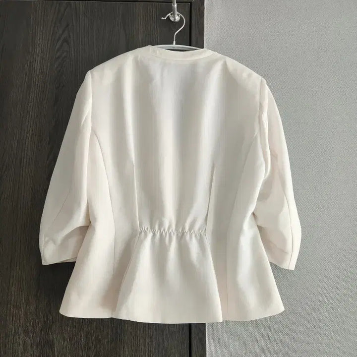 [SOLD OUT] 새상품급) 쉬즈미스 아이보리 브이넥 자켓 55