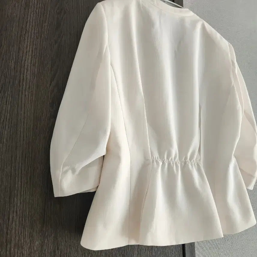 [SOLD OUT] 새상품급) 쉬즈미스 아이보리 브이넥 자켓 55