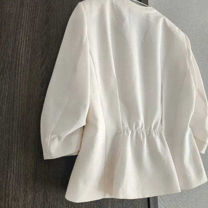 [SOLD OUT] 새상품급) 쉬즈미스 아이보리 브이넥 자켓 55