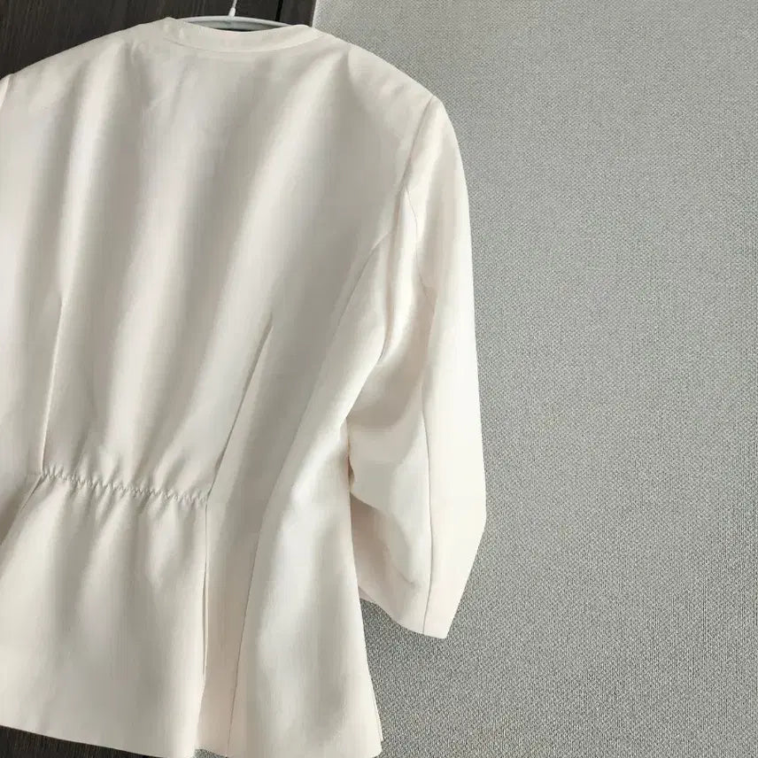 [SOLD OUT] 새상품급) 쉬즈미스 아이보리 브이넥 자켓 55