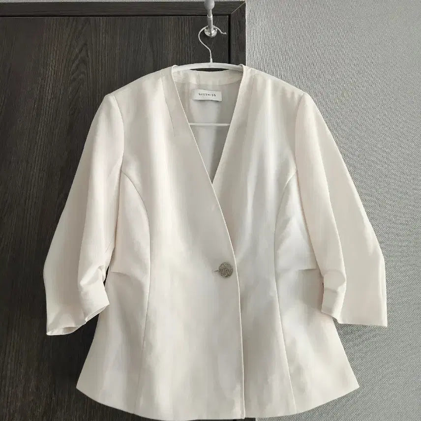 [SOLD OUT] 새상품급) 쉬즈미스 아이보리 브이넥 자켓 55