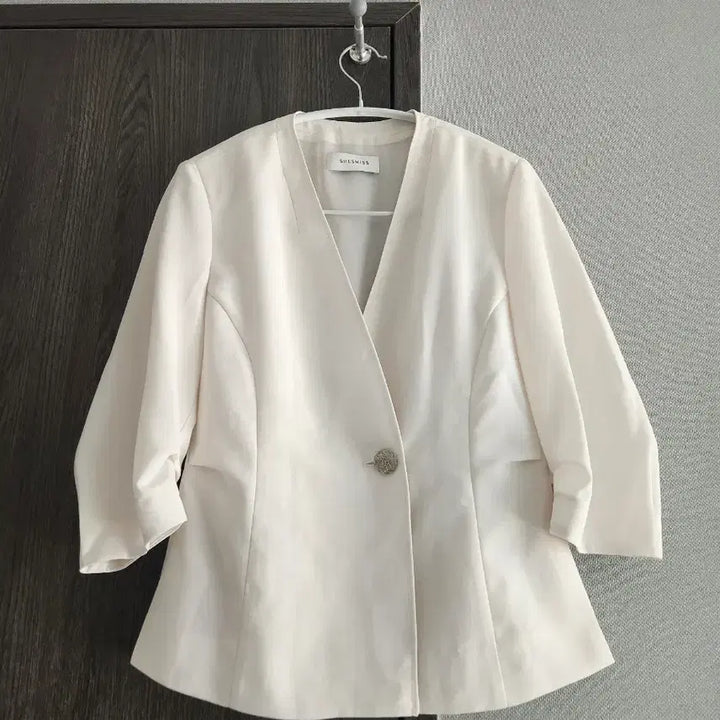 [SOLD OUT] 새상품급) 쉬즈미스 아이보리 브이넥 자켓 55