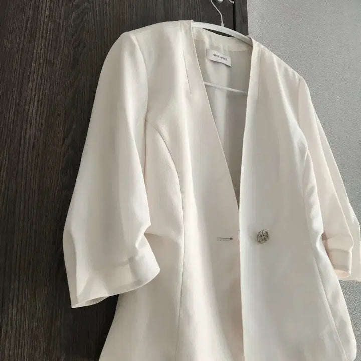[SOLD OUT] 새상품급) 쉬즈미스 아이보리 브이넥 자켓 55