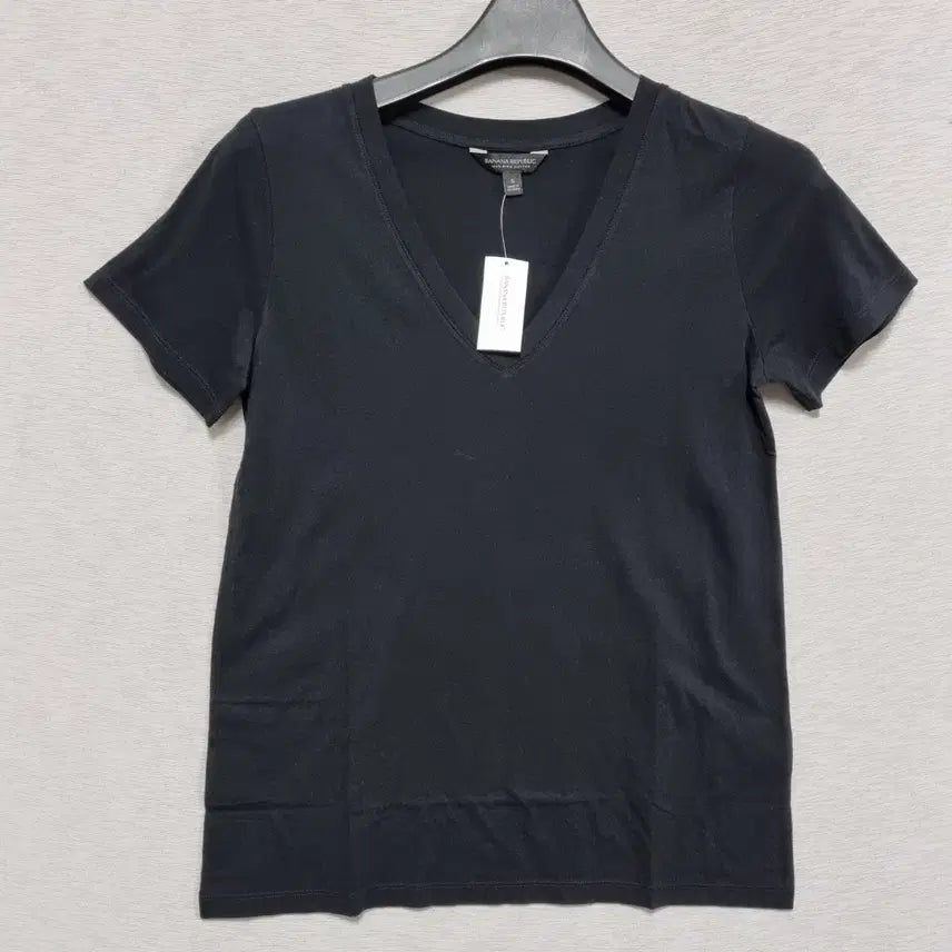[BUNJANG] Banana Republic V-Neck T-Shirt (Black) Women&