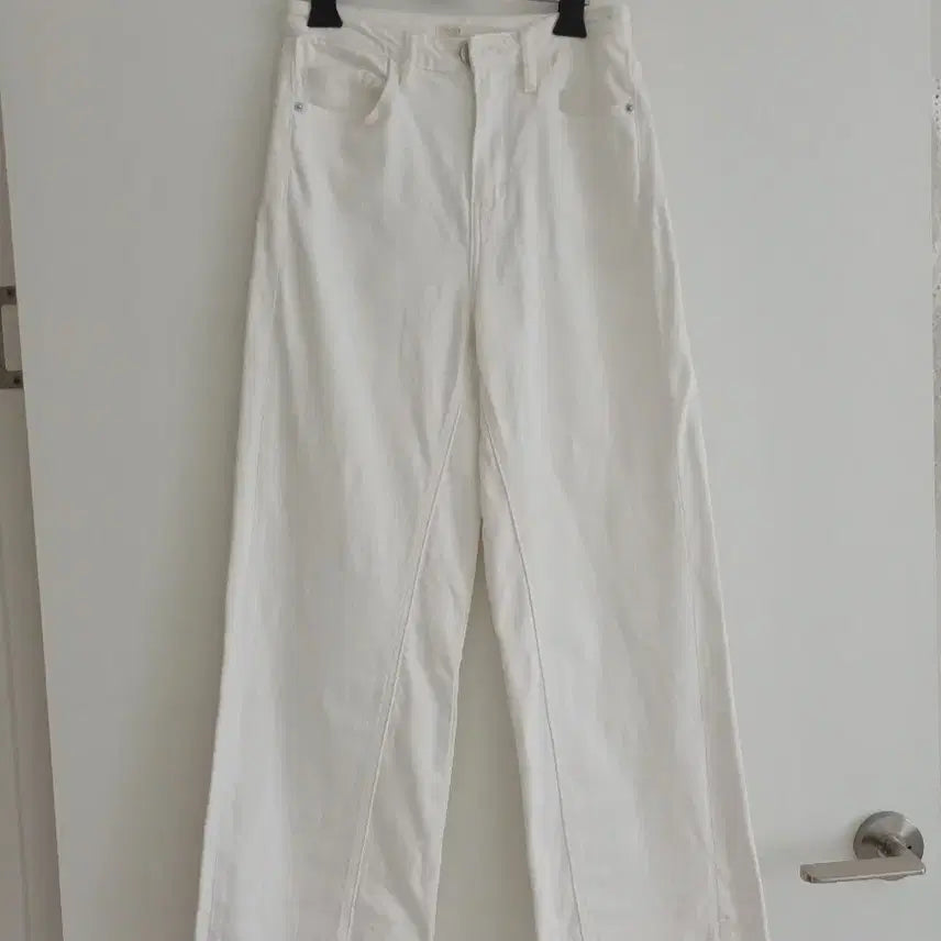 [SOLD OUT] 마쥬 화이트 더님  36