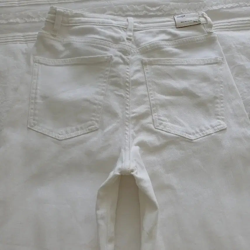 [SOLD OUT] 마쥬 화이트 더님  36