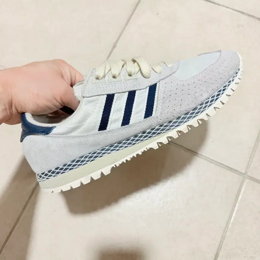 [BUNJANG] Adidas City Marathon PT Beige Navy Sneakers / 아디다스 시티 마라톤 PT 베이지 네이비 운동화 245
