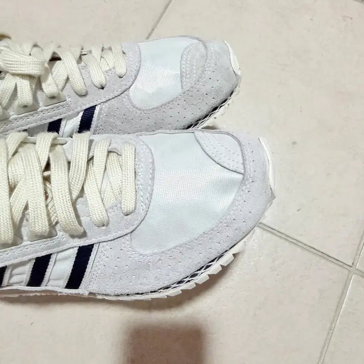 [BUNJANG] Adidas City Marathon PT Beige Navy Sneakers / 아디다스 시티 마라톤 PT 베이지 네이비 운동화 245