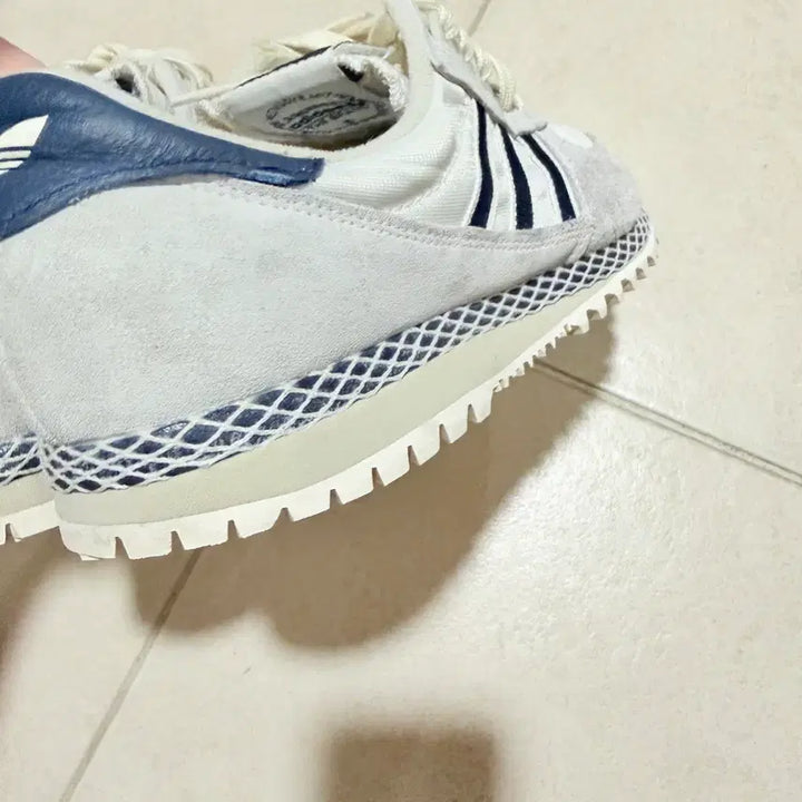 [BUNJANG] Adidas City Marathon PT Beige Navy Sneakers / 아디다스 시티 마라톤 PT 베이지 네이비 운동화 245