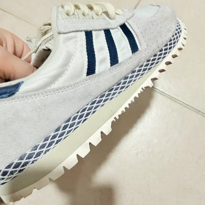 [BUNJANG] Adidas City Marathon PT Beige Navy Sneakers / 아디다스 시티 마라톤 PT 베이지 네이비 운동화 245