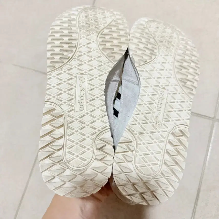 [BUNJANG] Adidas City Marathon PT Beige Navy Sneakers / 아디다스 시티 마라톤 PT 베이지 네이비 운동화 245
