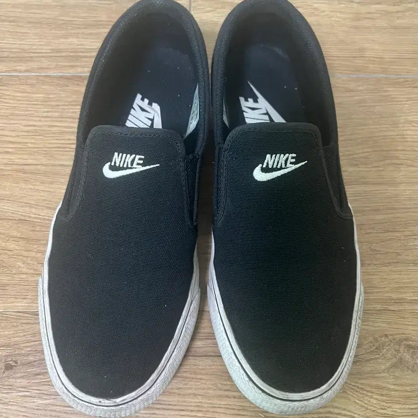 [BUNJANG] Nike Court Legacy Slip-On Black Sneakers / 나이키 코트 레거시 슬립온 블랙 235