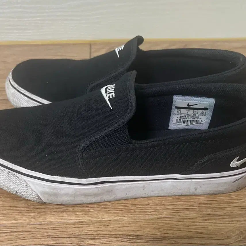 [BUNJANG] Nike Court Legacy Slip-On Black Sneakers / 나이키 코트 레거시 슬립온 블랙 235
