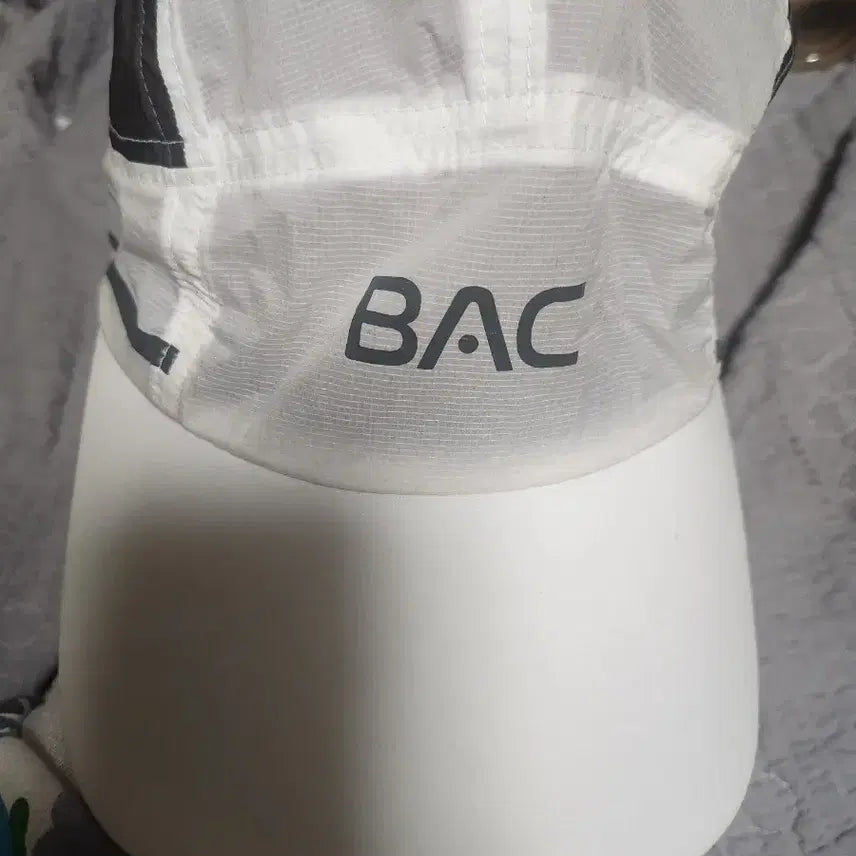 [BUNJANG] Black Yak White Mesh Cap / BAC 화이트 메쉬 캡 모자 블랙야크 등산 캠프 캠핑 운동 빈티지 올드스