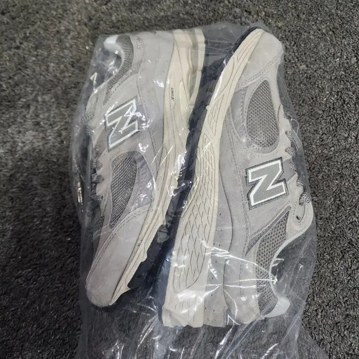 [BUNJANG] New Balance ML2002 Sneakers / 뉴발란스 ML2002  290사이즈