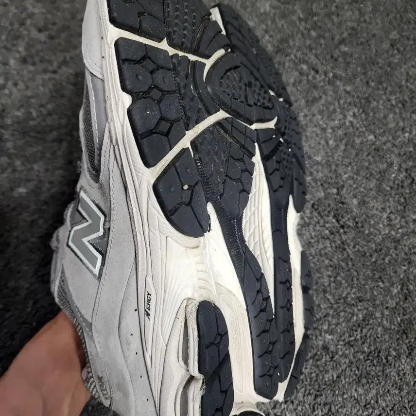 [BUNJANG] New Balance ML2002 Sneakers / 뉴발란스 ML2002  290사이즈