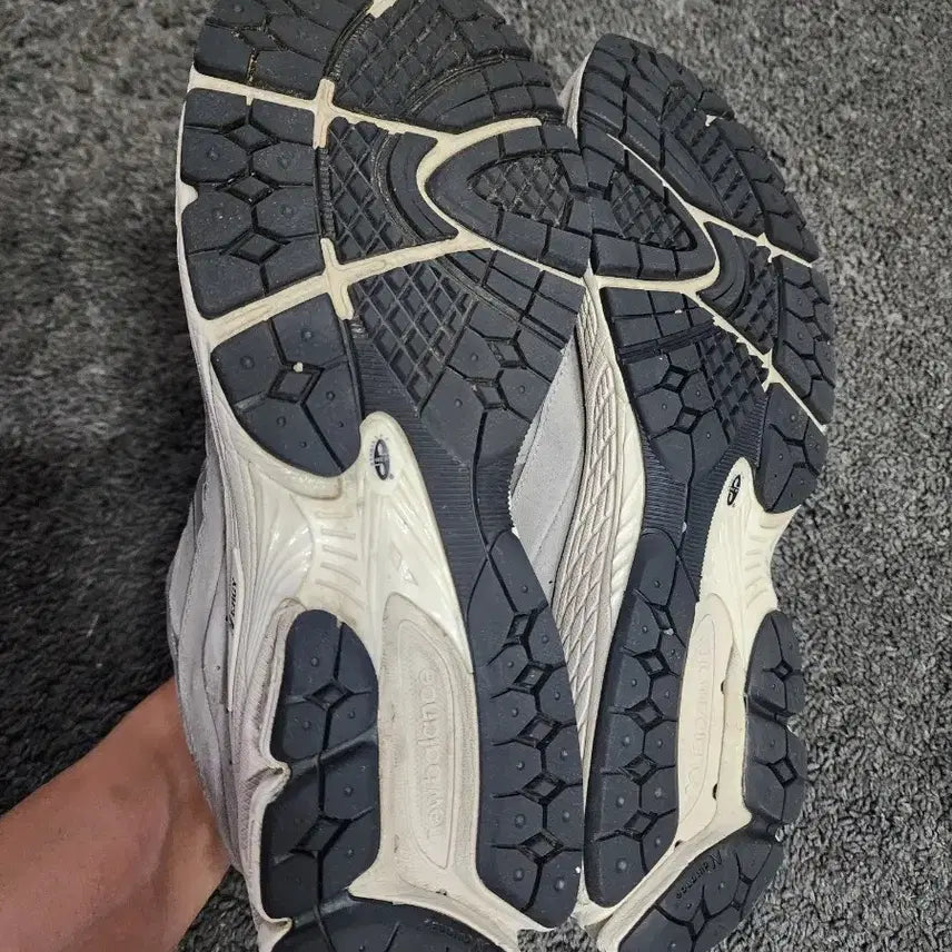 [BUNJANG] New Balance ML2002 Sneakers / 뉴발란스 ML2002  290사이즈