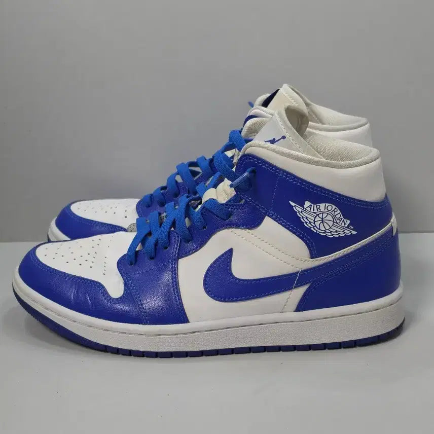 [BUNJANG] Nike Jordan 1 Mid White Hyper Royal Sneakers / 조던 1 미드 화이트 하이퍼 로얄