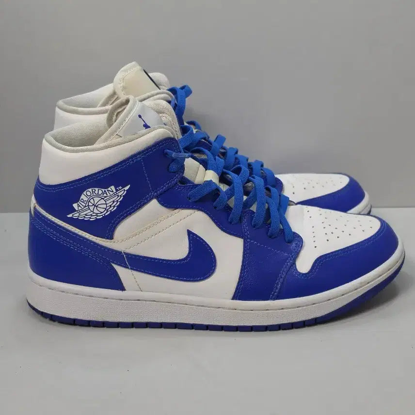 [BUNJANG] Nike Jordan 1 Mid White Hyper Royal Sneakers / 조던 1 미드 화이트 하이퍼 로얄