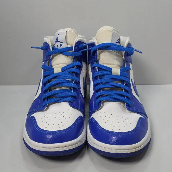 [BUNJANG] Nike Jordan 1 Mid White Hyper Royal Sneakers / 조던 1 미드 화이트 하이퍼 로얄