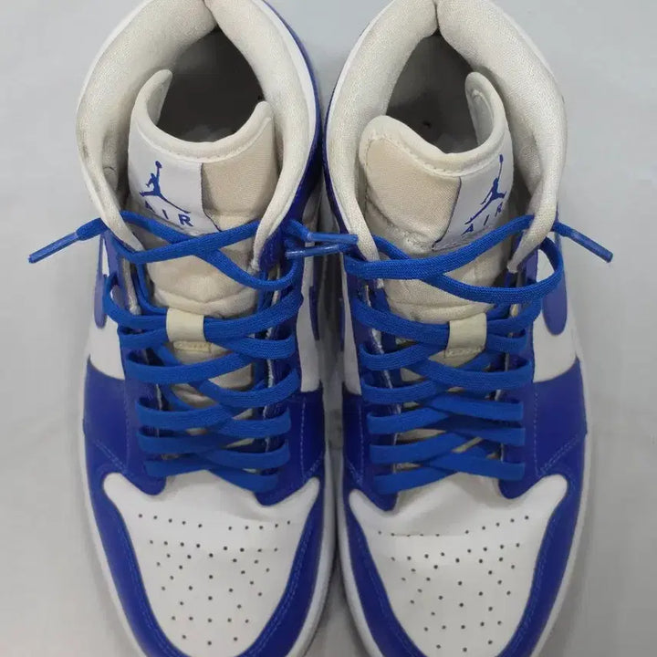 [BUNJANG] Nike Jordan 1 Mid White Hyper Royal Sneakers / 조던 1 미드 화이트 하이퍼 로얄