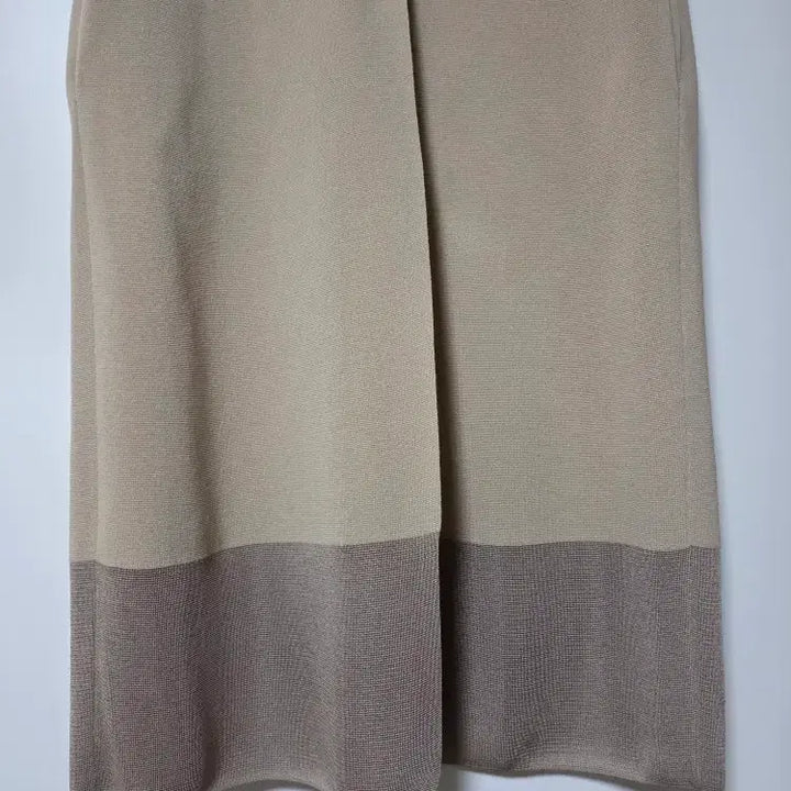 [SOLD OUT] 르베이지 LEBEIGE 20 텍스처 블록 롱 니트 베스트
