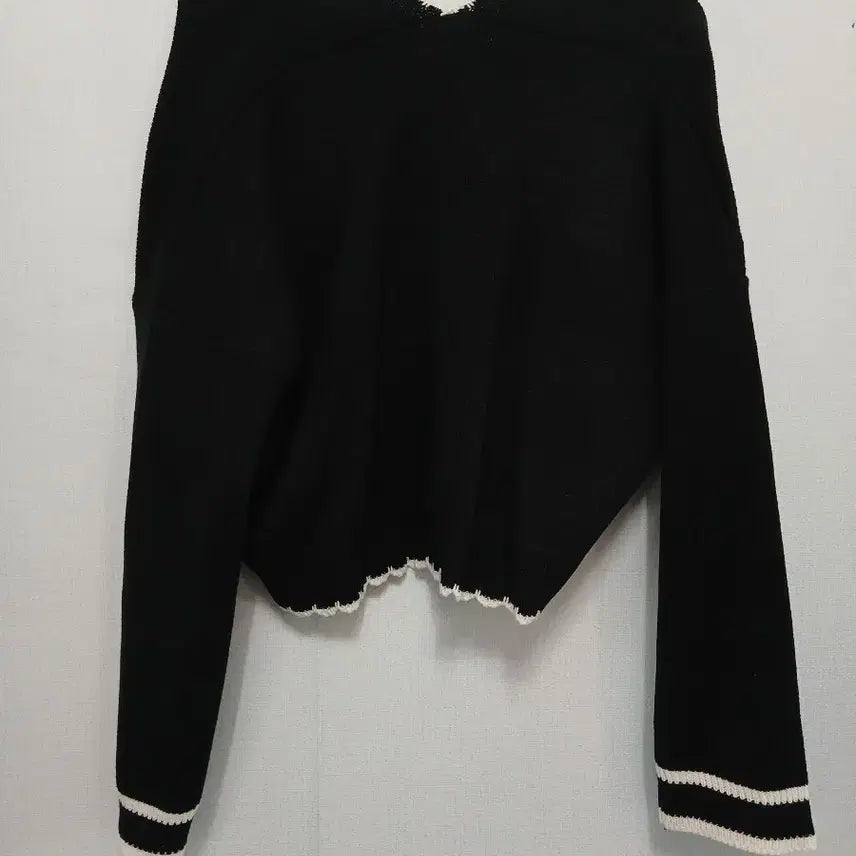 [BUNJANG] JIN Apparel Black Crop Cardigan Knit / JIN Apparel 블랙 크롭 가디건 니트