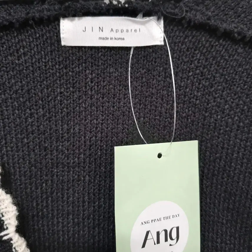 [BUNJANG] JIN Apparel Black Crop Cardigan Knit / JIN Apparel 블랙 크롭 가디건 니트