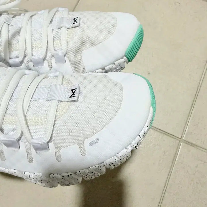 [BUNJANG] Nike Free Metcon 5 White Emerald Sneakers / 나이키 프리 메트콘5 화이트 에메랄드 운동화 245