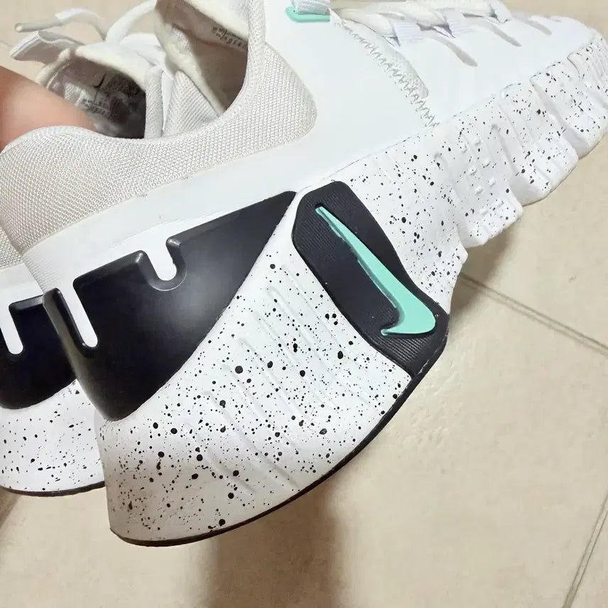 [BUNJANG] Nike Free Metcon 5 White Emerald Sneakers / 나이키 프리 메트콘5 화이트 에메랄드 운동화 245