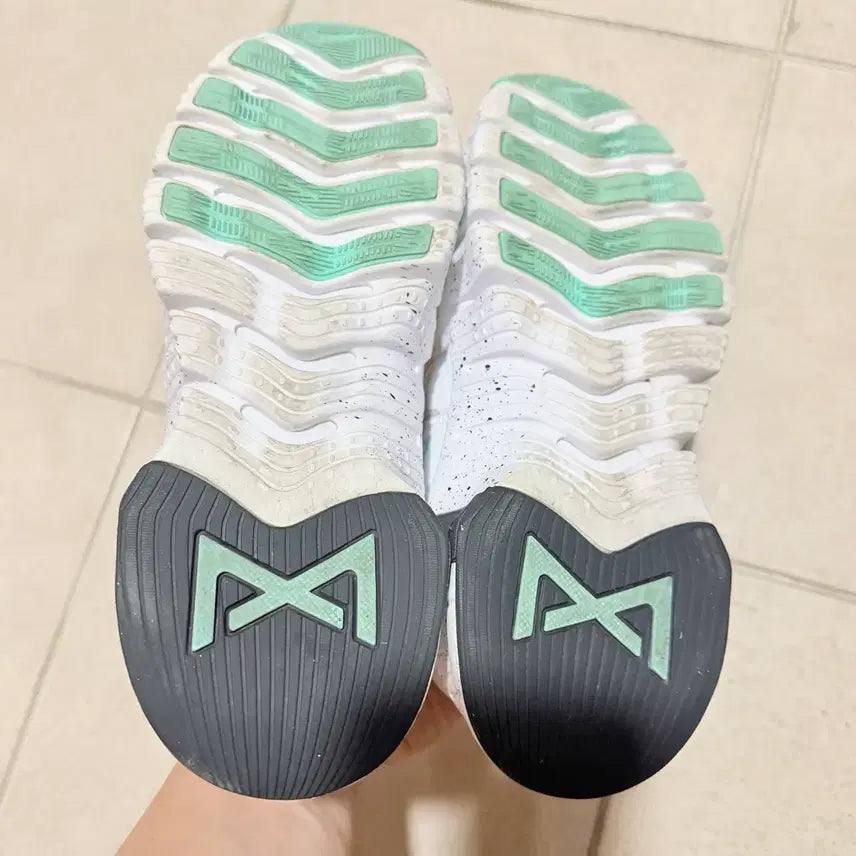[BUNJANG] Nike Free Metcon 5 White Emerald Sneakers / 나이키 프리 메트콘5 화이트 에메랄드 운동화 245