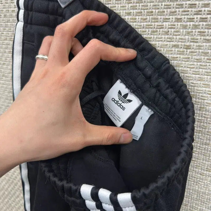[BUNJANG] Adidas Embroidered Logo Jogger Track Pants / 아디다스 자수로고 조거 트랙팬츠 츄리닝바지 L A10019