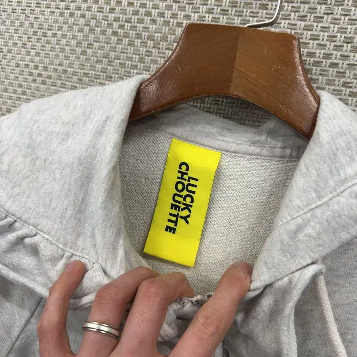 [SOLD OUT] 럭키슈에뜨 프릴 반집업 후드티 36 A10035