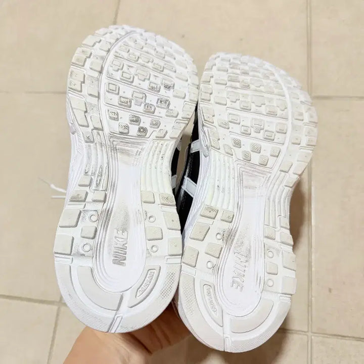 [SOLD OUT] 나이키 P-6000 퓨어 플래티넘 운동화 240