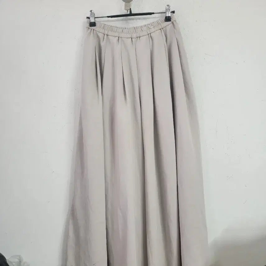 [BUNJANG] Uniqlo Beige Pleated Long Skirt / 유니클로베이지 롱 스커트 플리츠 치마