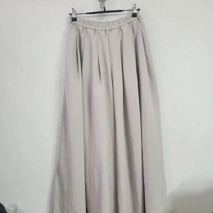 [BUNJANG] Uniqlo Beige Pleated Long Skirt / 유니클로베이지 롱 스커트 플리츠 치마