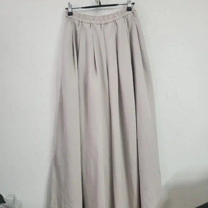 [BUNJANG] Uniqlo Beige Pleated Long Skirt / 유니클로베이지 롱 스커트 플리츠 치마