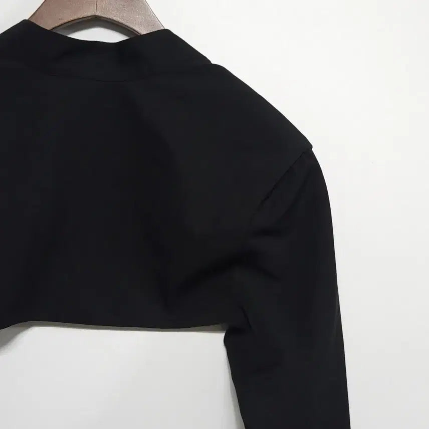[BUNJANG] LINISS Cropped Bolero Jacket - Black / 리니스(LINISS) 크롭 볼레로 자켓 블랙 유니크 디자이너룩
